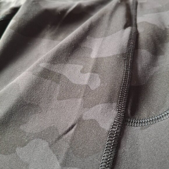 Lululemon 25" Camo leggings with pockets - Picture 8 of 9